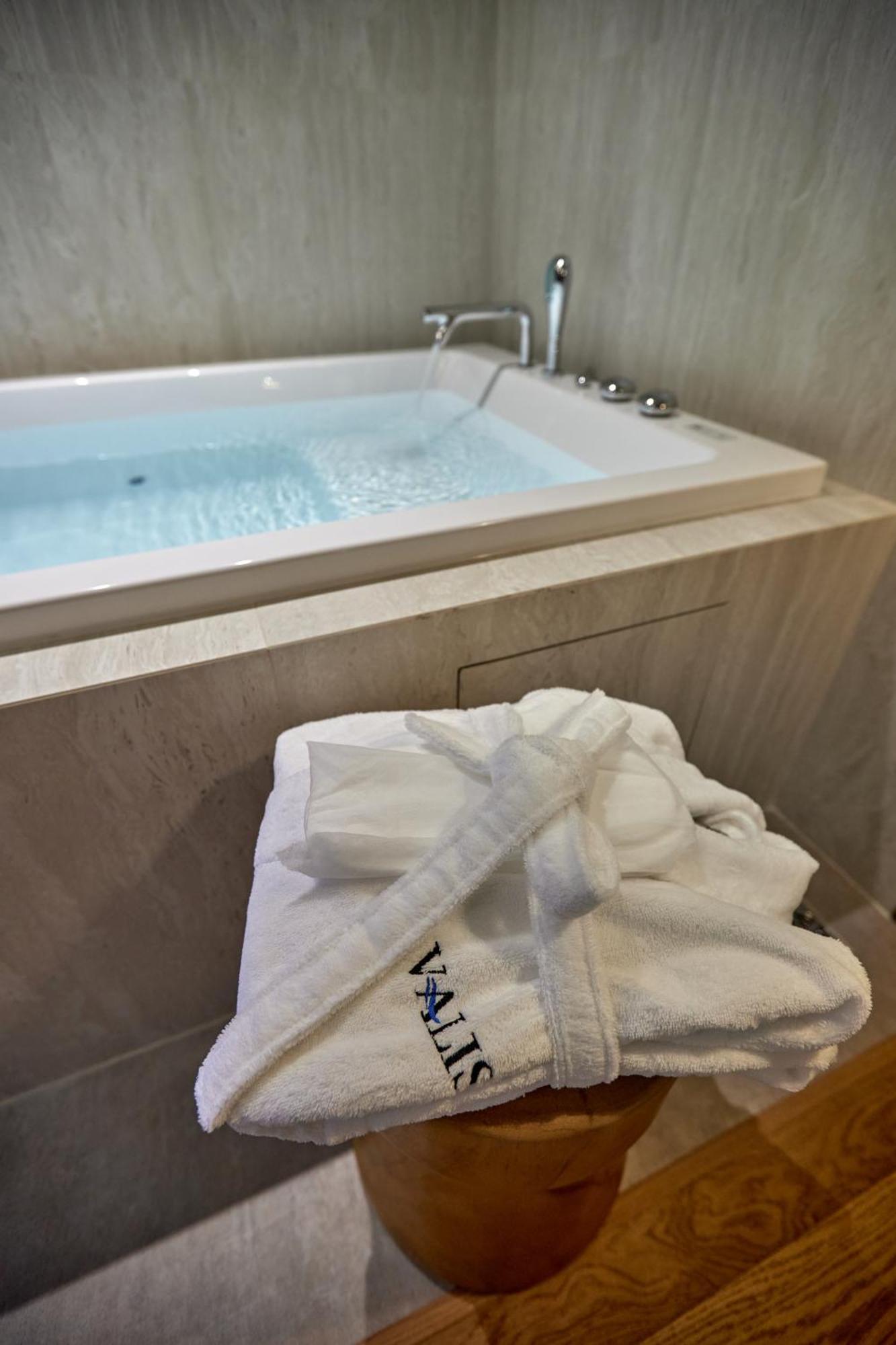 Valis Luxury Hotel วญอเรอ ภายนอก รูปภาพ