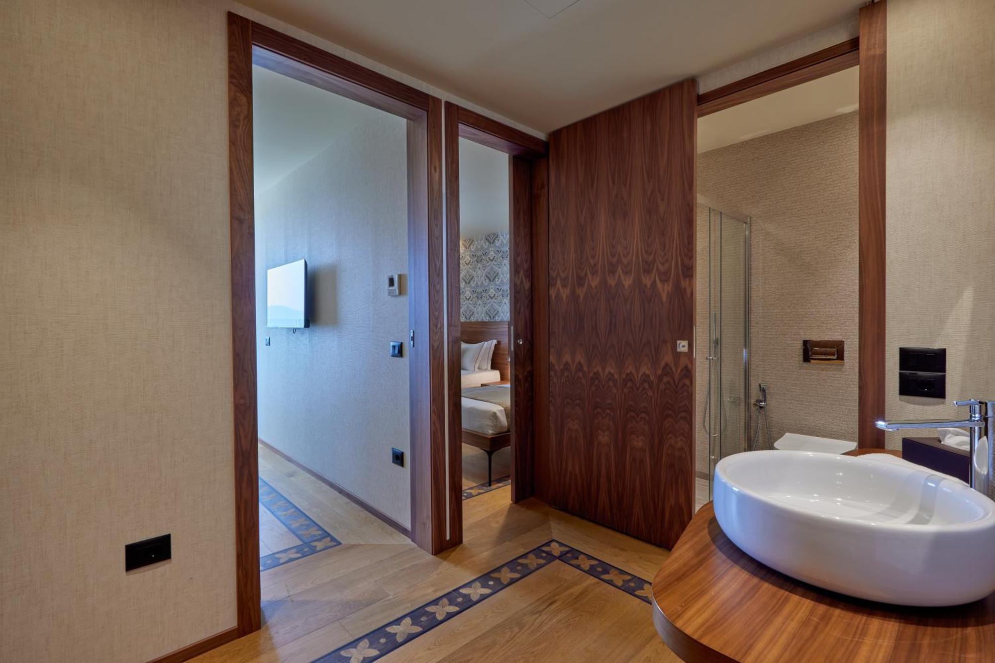 Valis Luxury Hotel วญอเรอ ภายนอก รูปภาพ